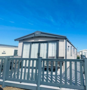 Pure-Living West Sands Sunshine and Sea View - 3 Bedroom lodge at SEAL BAY